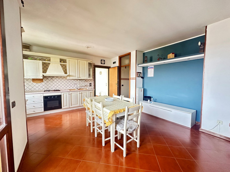 A Bresseo di Teolo, con vista aperta sulla Piazza Mercato e sui Colli Euganei, proponiamo in vend...