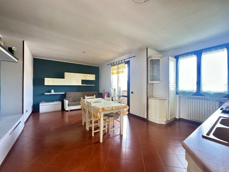 A Bresseo di Teolo, con vista aperta sulla Piazza Mercato e sui Colli Euganei, proponiamo in vend...