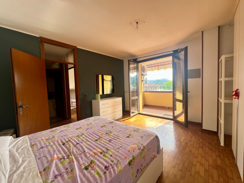 A Bresseo di Teolo, con vista aperta sulla Piazza Mercato e sui Colli Euganei, proponiamo in vend...