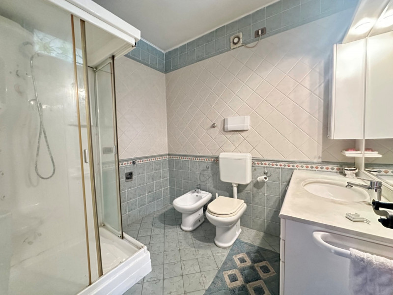 A Bresseo di Teolo, con vista aperta sulla Piazza Mercato e sui Colli Euganei, proponiamo in vend...