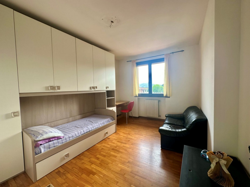 A Bresseo di Teolo, con vista aperta sulla Piazza Mercato e sui Colli Euganei, proponiamo in vend...