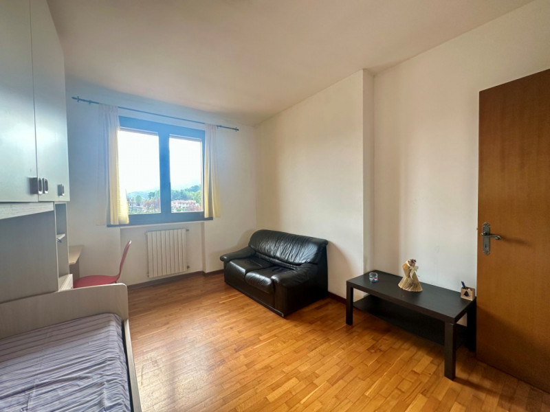 A Bresseo di Teolo, con vista aperta sulla Piazza Mercato e sui Colli Euganei, proponiamo in vend...