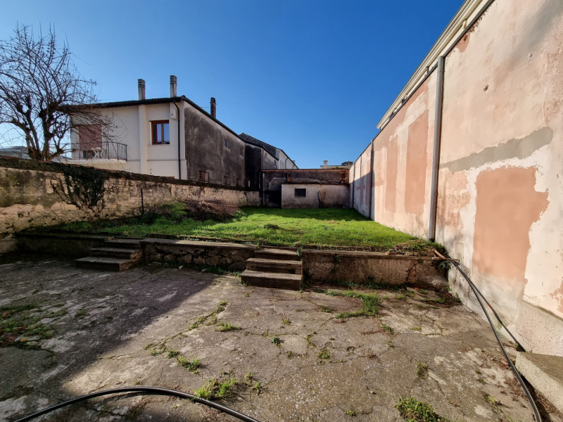 Noventa Vicentina (VI) Via Umberto Masotto, a 2 passi a piedi dal centro del paese proponiamo in ...