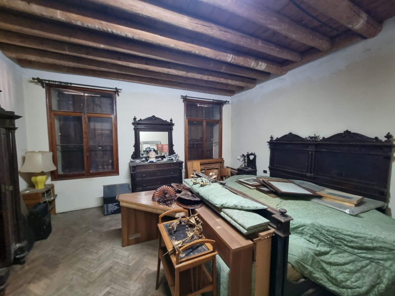 Noventa Vicentina (VI) Via Umberto Masotto, a 2 passi a piedi dal centro del paese proponiamo in ...