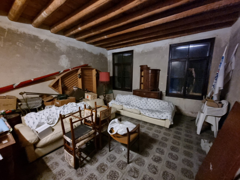 Noventa Vicentina (VI) Via Umberto Masotto, a 2 passi a piedi dal centro del paese proponiamo in ...