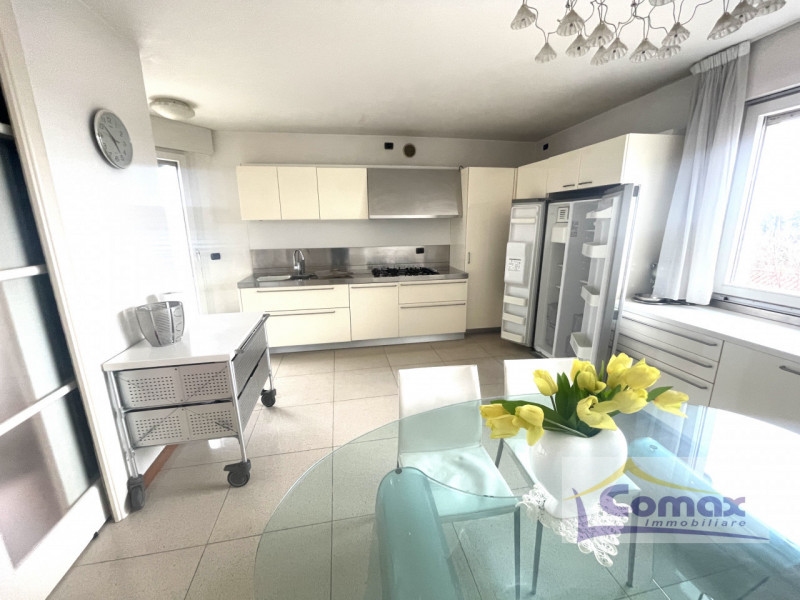 Abano Terme zona centralissima, Attico di 350 Mq. con bellissima terrazza panoramica di c.a. 150 ...