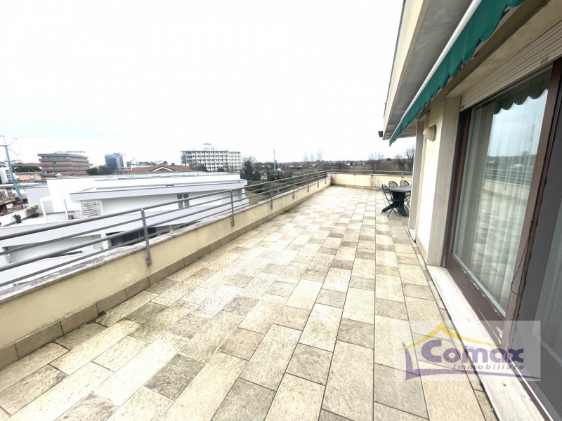Abano Terme zona centralissima, Attico di 350 Mq. con bellissima terrazza panoramica di c.a. 150 ...