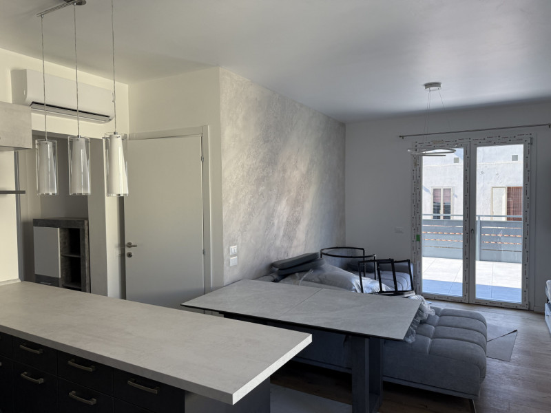 (Per INFO Fabrizio 333 7743912) In zona Ghirada, a poco meno di 2 km dal centro storico, in un co...