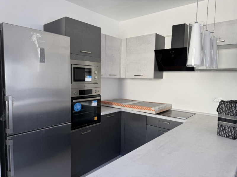 (Per INFO Fabrizio 333 7743912) In zona Ghirada, a poco meno di 2 km dal centro storico, in un co...