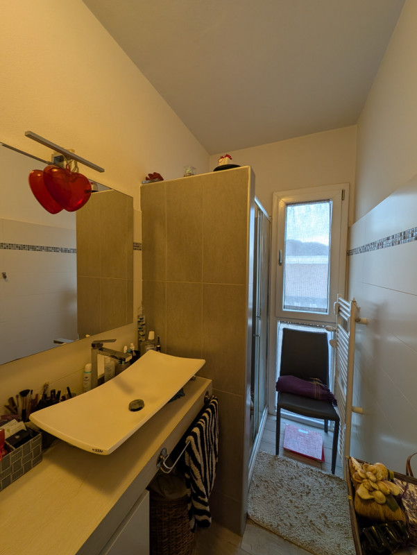 In zona centrale e servita di Vittorio Veneto, proponiamo in vendita appartamento al quarto piano...