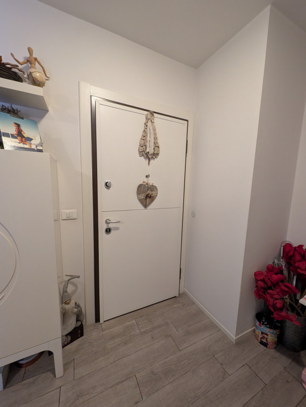 In zona centrale e servita di Vittorio Veneto, proponiamo in vendita appartamento al quarto piano...