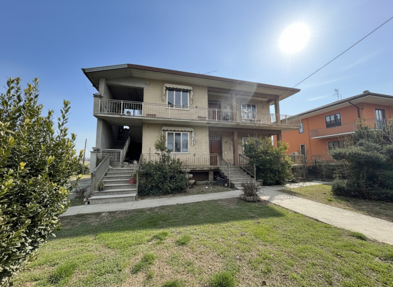 Immersa nella tranquilla campagna attorno a Noventa Vicentina, proponiamo abitazione singola di c...