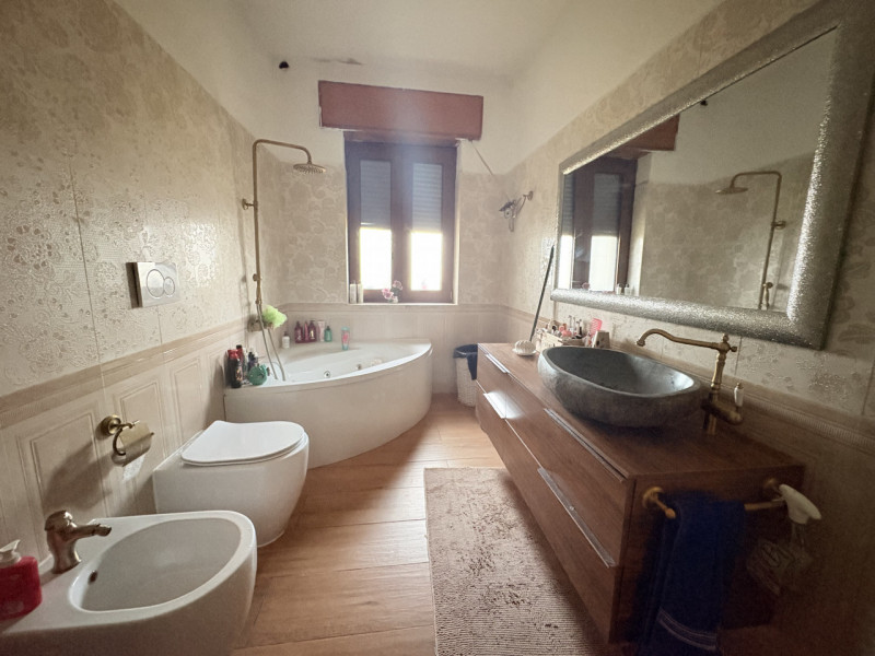 Immersa nella tranquilla campagna attorno a Noventa Vicentina, proponiamo abitazione singola di c...