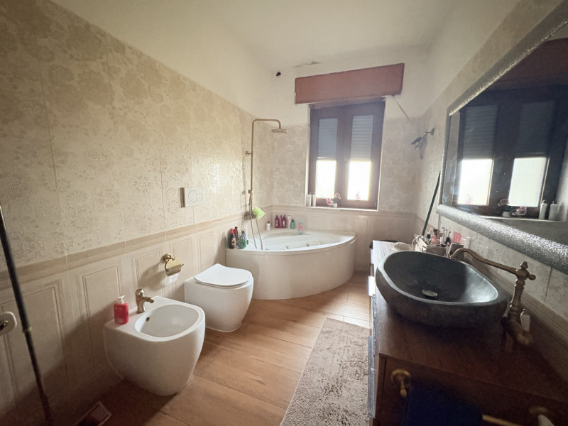 Immersa nella tranquilla campagna attorno a Noventa Vicentina, proponiamo abitazione singola di c...