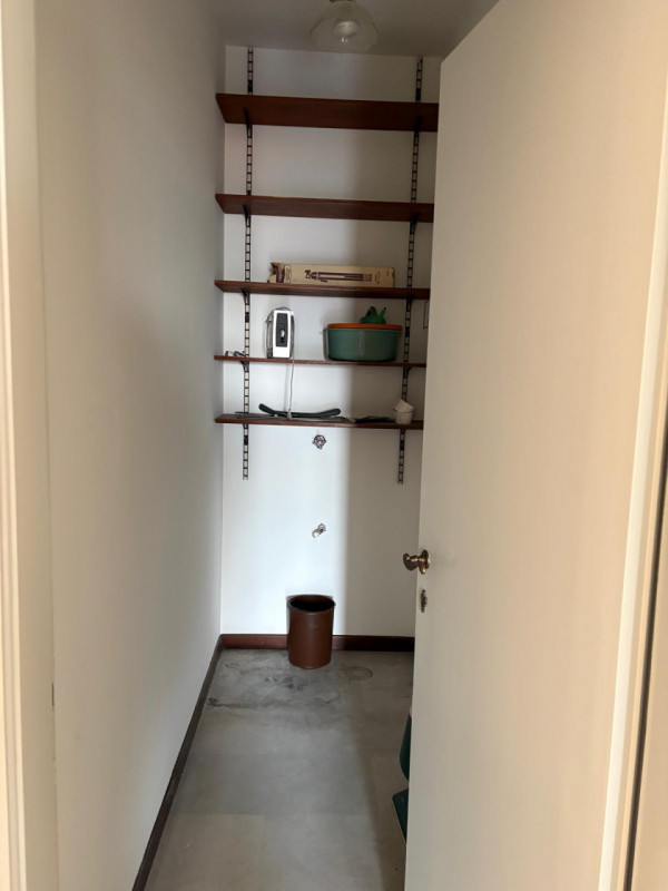 PROPONIAMO PER LA LOCAZIONE UN APPARTAMENTO NEL CUORE DEL CENTRO STORICO PADOVANO. ARREDATO SOLO ...