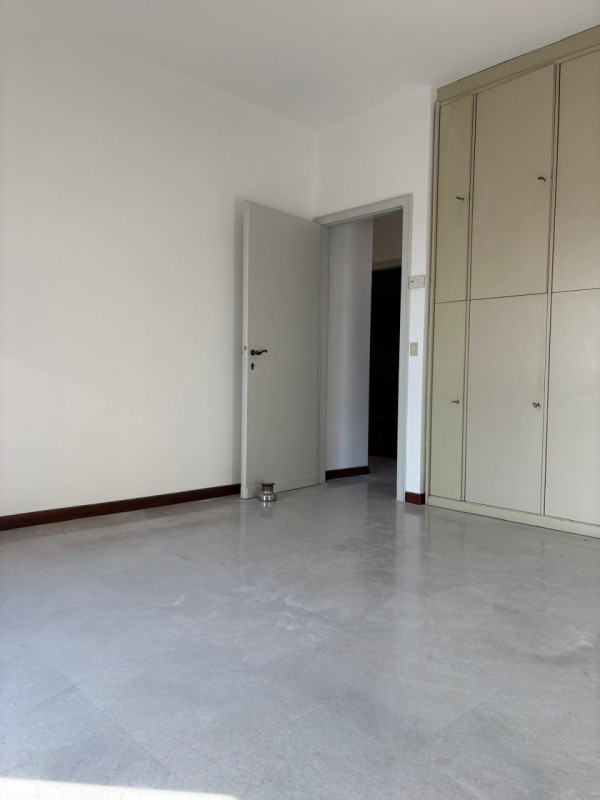 PROPONIAMO PER LA LOCAZIONE UN APPARTAMENTO NEL CUORE DEL CENTRO STORICO PADOVANO. ARREDATO SOLO ...