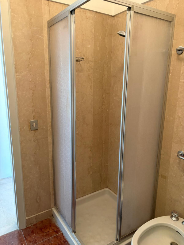 PROPONIAMO PER LA LOCAZIONE UN APPARTAMENTO NEL CUORE DEL CENTRO STORICO PADOVANO. ARREDATO SOLO ...