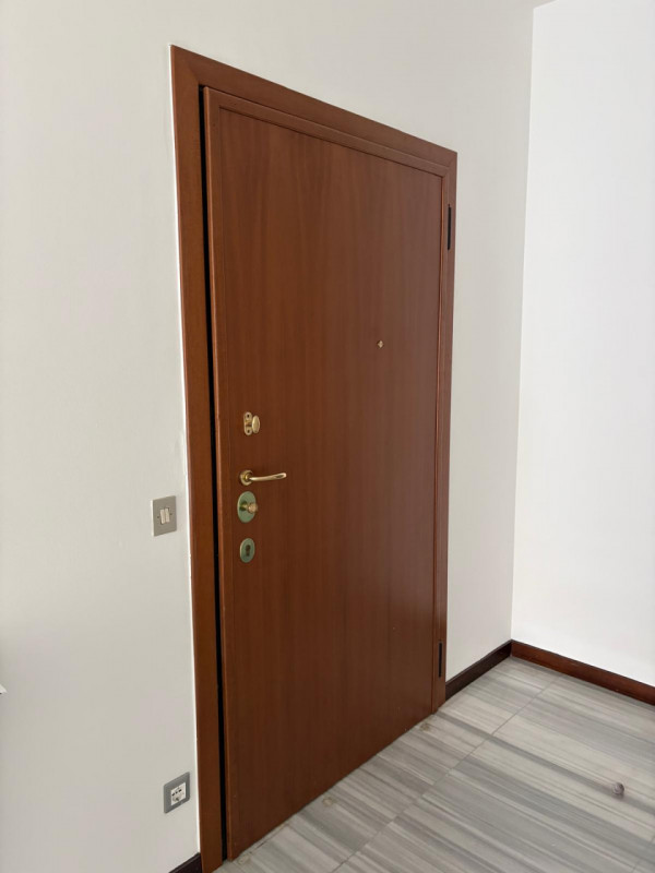 PROPONIAMO PER LA LOCAZIONE UN APPARTAMENTO NEL CUORE DEL CENTRO STORICO PADOVANO. ARREDATO SOLO ...