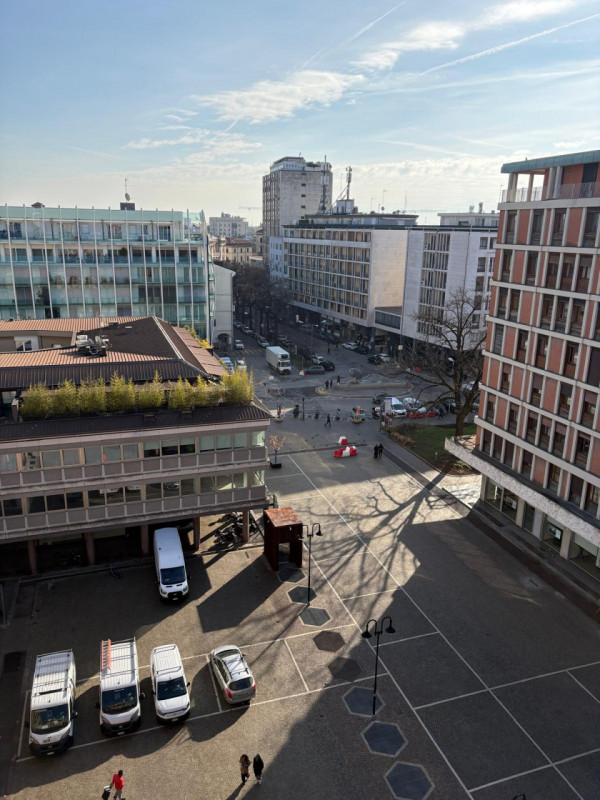PROPONIAMO PER LA LOCAZIONE UN APPARTAMENTO NEL CUORE DEL CENTRO STORICO PADOVANO. ARREDATO SOLO ...