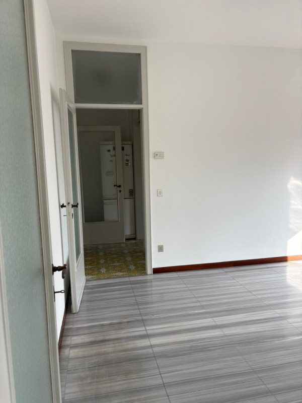 PROPONIAMO PER LA LOCAZIONE UN APPARTAMENTO NEL CUORE DEL CENTRO STORICO PADOVANO. ARREDATO SOLO ...