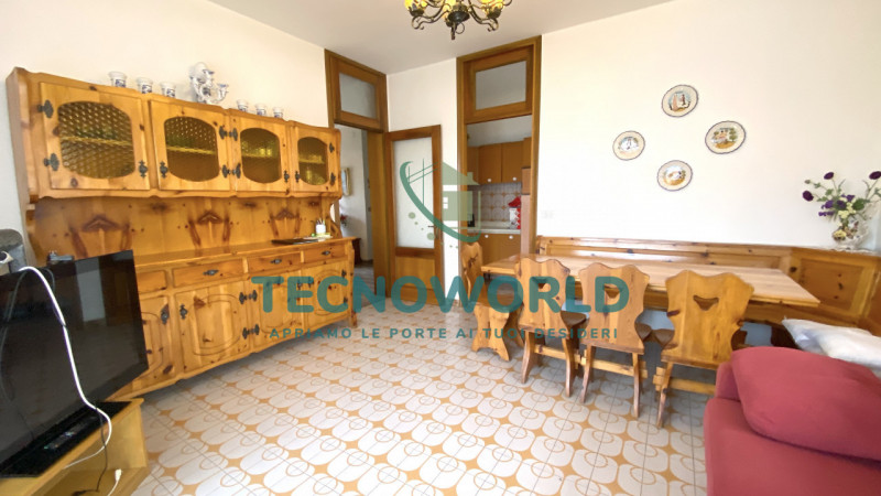 Thiene VILLA singola degli anni '70 offre un'opportunità unica per chi cerca spazio e indipendenz...