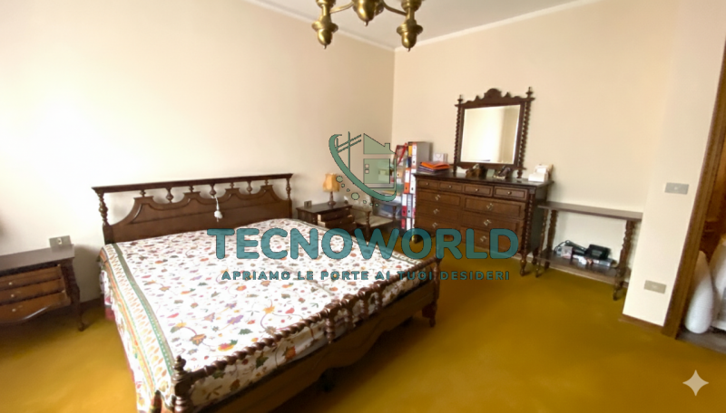 Thiene VILLA singola degli anni '70 offre un'opportunità unica per chi cerca spazio e indipendenz...