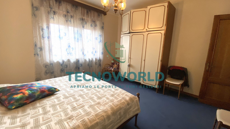 Thiene VILLA singola degli anni '70 offre un'opportunità unica per chi cerca spazio e indipendenz...