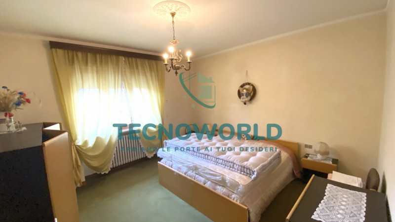 Thiene VILLA singola degli anni '70 offre un'opportunità unica per chi cerca spazio e indipendenz...