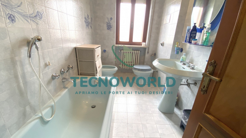 Thiene VILLA singola degli anni '70 offre un'opportunità unica per chi cerca spazio e indipendenz...