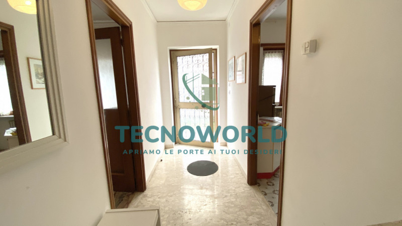 Thiene VILLA singola degli anni '70 offre un'opportunità unica per chi cerca spazio e indipendenz...