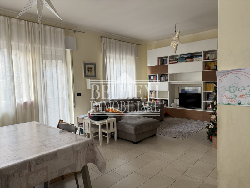 ZONA PISCINE - In posizione comoda al centro storico, proponiamo bifamiliare sovrapposta ristrutt...