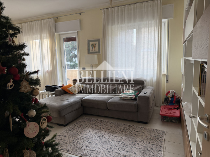 ZONA PISCINE - In posizione comoda al centro storico, proponiamo bifamiliare sovrapposta ristrutt...