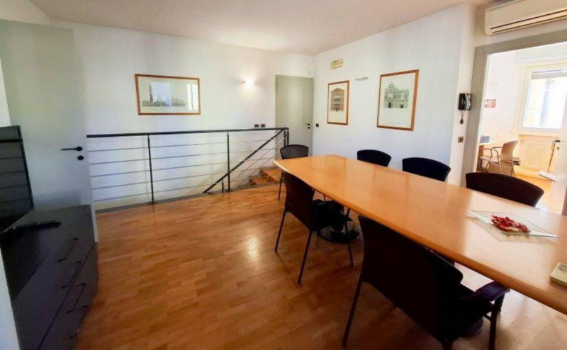 Scopri questa esclusiva soluzione bifamiliare indipendente nel cuore di Santa Bertilla a Vicenza:...