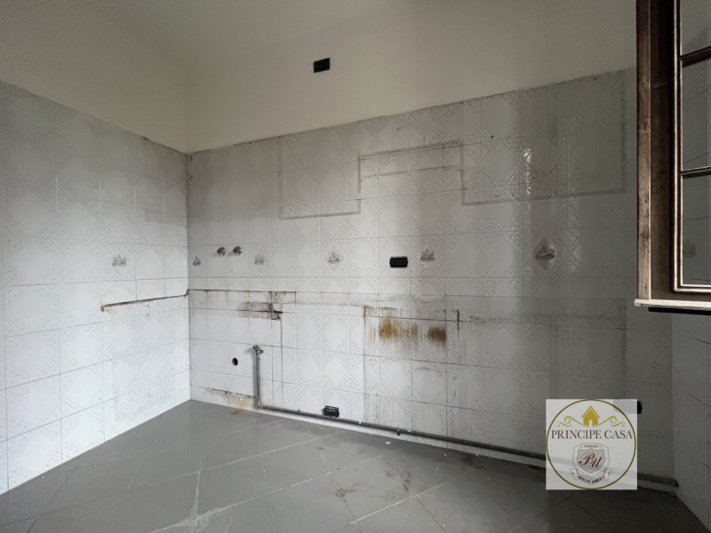 Proponiamo a Solesino bifamiliare in orizzontale di ampie metrature con garage doppio.

L'abitazi...