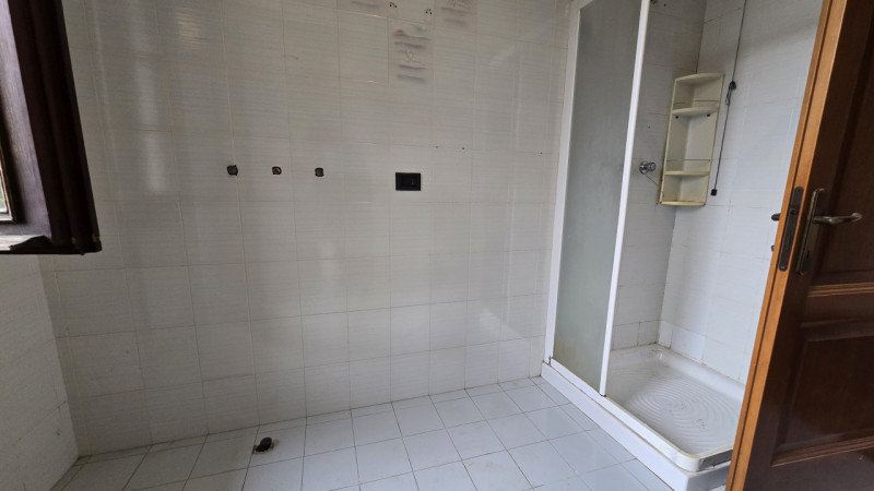 Proponiamo a Solesino bifamiliare in orizzontale di ampie metrature con garage doppio.

L'abitazi...