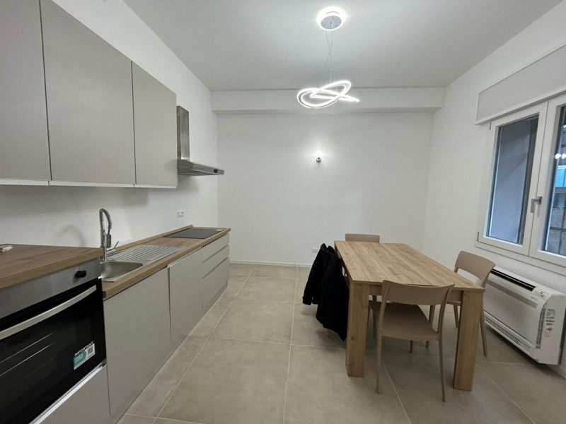 SAN BORTOLO

Inserito in un quartiere ben abitato della città e comoda ai servizi, vicino al cent...