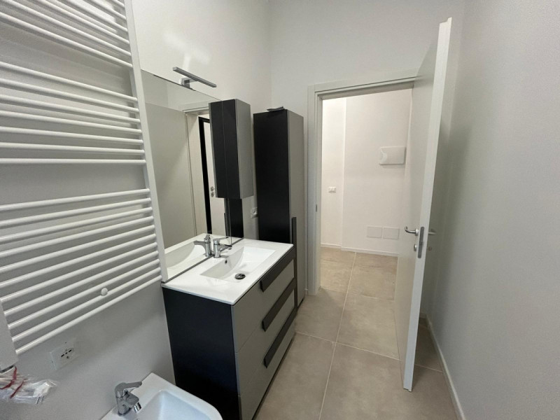 SAN BORTOLO

Inserito in un quartiere ben abitato della città e comoda ai servizi, vicino al cent...