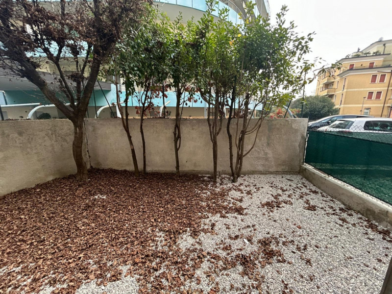 SAN BORTOLO

Inserito in un quartiere ben abitato della città e comoda ai servizi, vicino al cent...