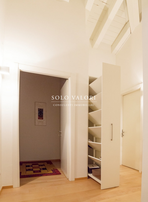 Rif. A239 (per info 392 6956333 Nada)

Proponiamo in vendita un elegante appartamento situato al ...