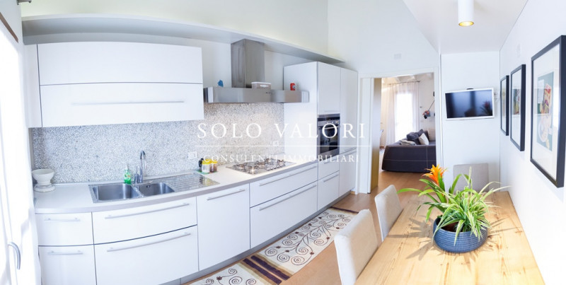 Rif. A239 (per info 392 6956333 Nada)

Proponiamo in vendita un elegante appartamento situato al ...