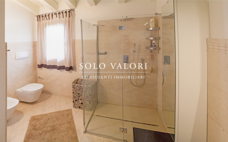 Rif. A239 (per info 392 6956333 Nada)

Proponiamo in vendita un elegante appartamento situato al ...