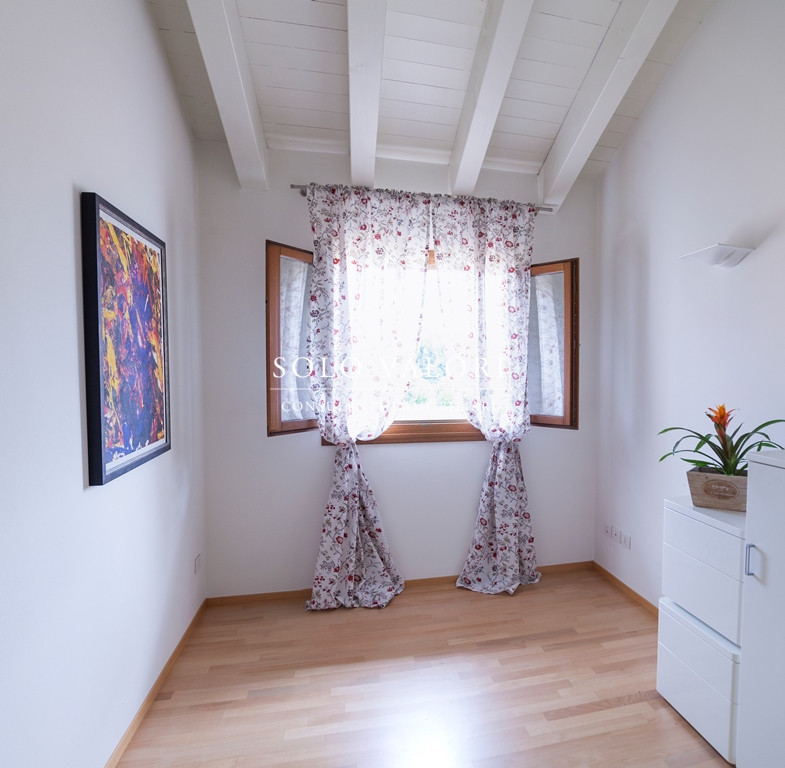 Rif. A239 (per info 392 6956333 Nada)

Proponiamo in vendita un elegante appartamento situato al ...