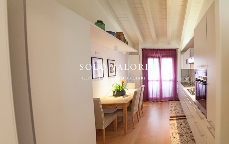 Rif. A239 (per info 392 6956333 Nada)

Proponiamo in vendita un elegante appartamento situato al ...