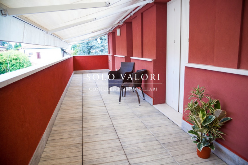 Rif. A239 (per info 392 6956333 Nada)

Proponiamo in vendita un elegante appartamento situato al ...