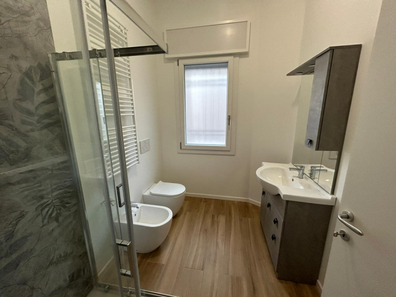 SAN BORTOLO

Inserito in un quartiere ben abitato della città e comoda ai servizi, vicino al cent...