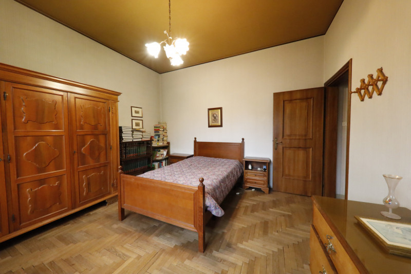 COMPOSIZIONE:
Proponiamo in vendita Villetta singola con giardino e garage di pertinenza. L'abita...