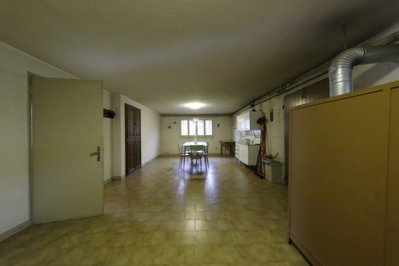 COMPOSIZIONE:
Proponiamo in vendita Villetta singola con giardino e garage di pertinenza. L'abita...