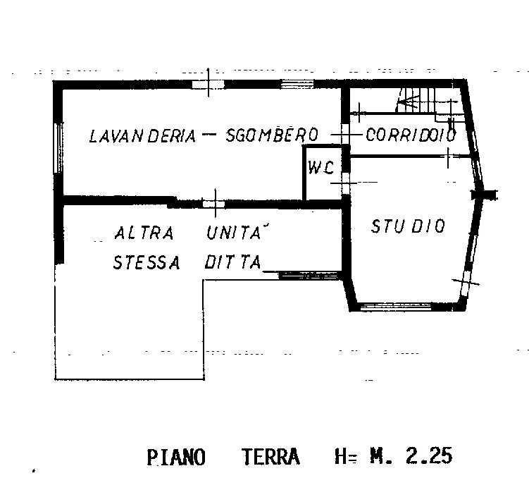 COMPOSIZIONE:
Proponiamo in vendita Villetta singola con giardino e garage di pertinenza. L'abita...