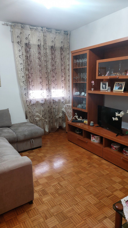 In zona interna al quartiere proponiamo luminoso appartamento al primo piano composto da soggiorn...