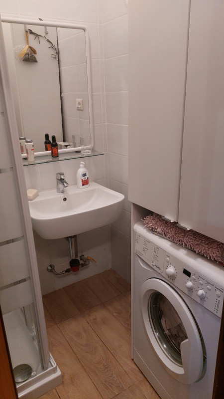 In zona interna al quartiere proponiamo luminoso appartamento al primo piano composto da soggiorn...